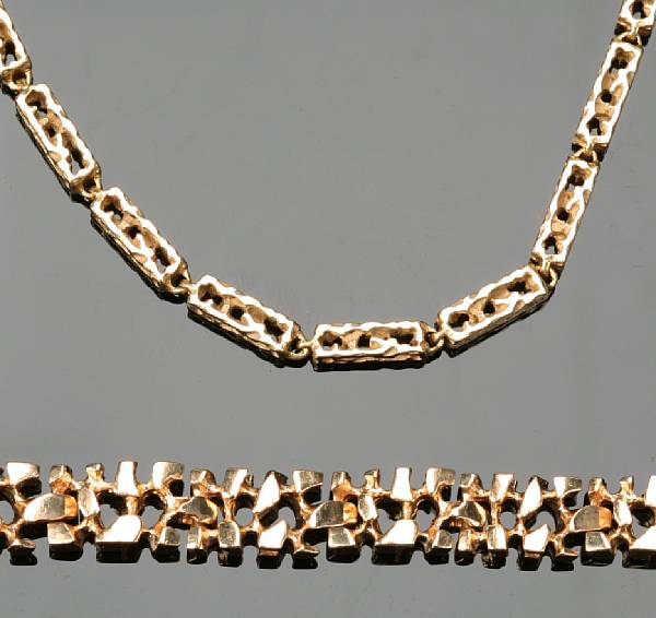 Appraisal: A k gold nugget style link bracelet with a k