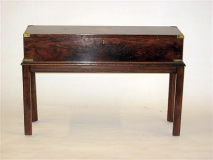 Appraisal: English mahogany gun box on standThe long inlaid rectangular hinged