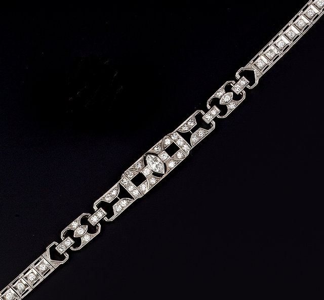 Appraisal: AN ART DECO DIAMOND PANEL BRACELET centred with a shaped