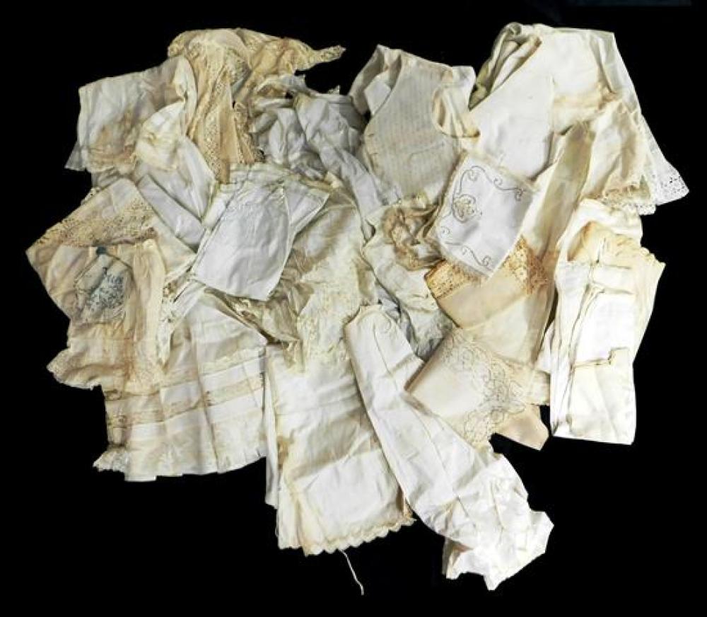 Appraisal: Approximately pieces of vintage clothing including Edwardian women's blouses white