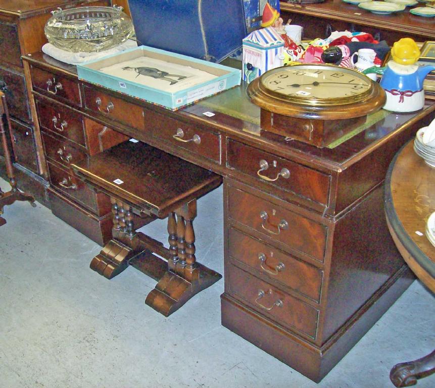 Appraisal: A reproduction mahogany partners desk with green inset leather top