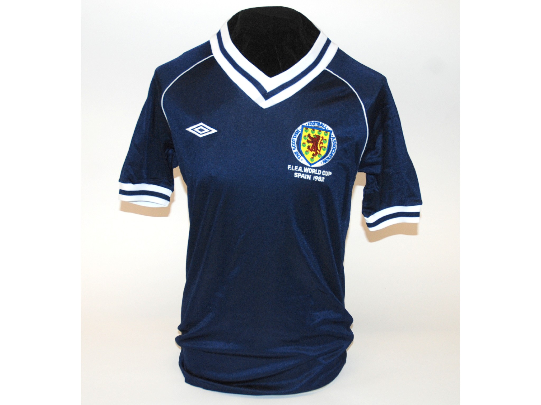 Appraisal: A blue Scotland International short-sleeved shirtNo with v-neck collar and