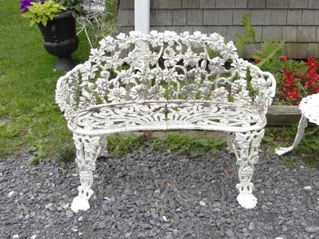 Appraisal: Cast iron garden bench '' W