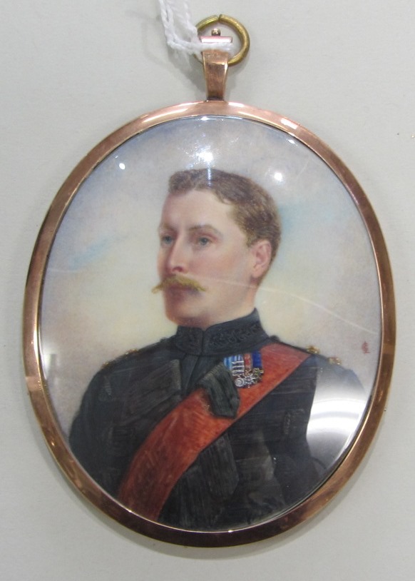 Appraisal: An oval portrait miniature of a gentleman in uniform probably