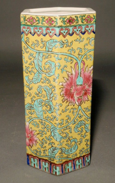 Appraisal: Chinese porcelain vase th c h