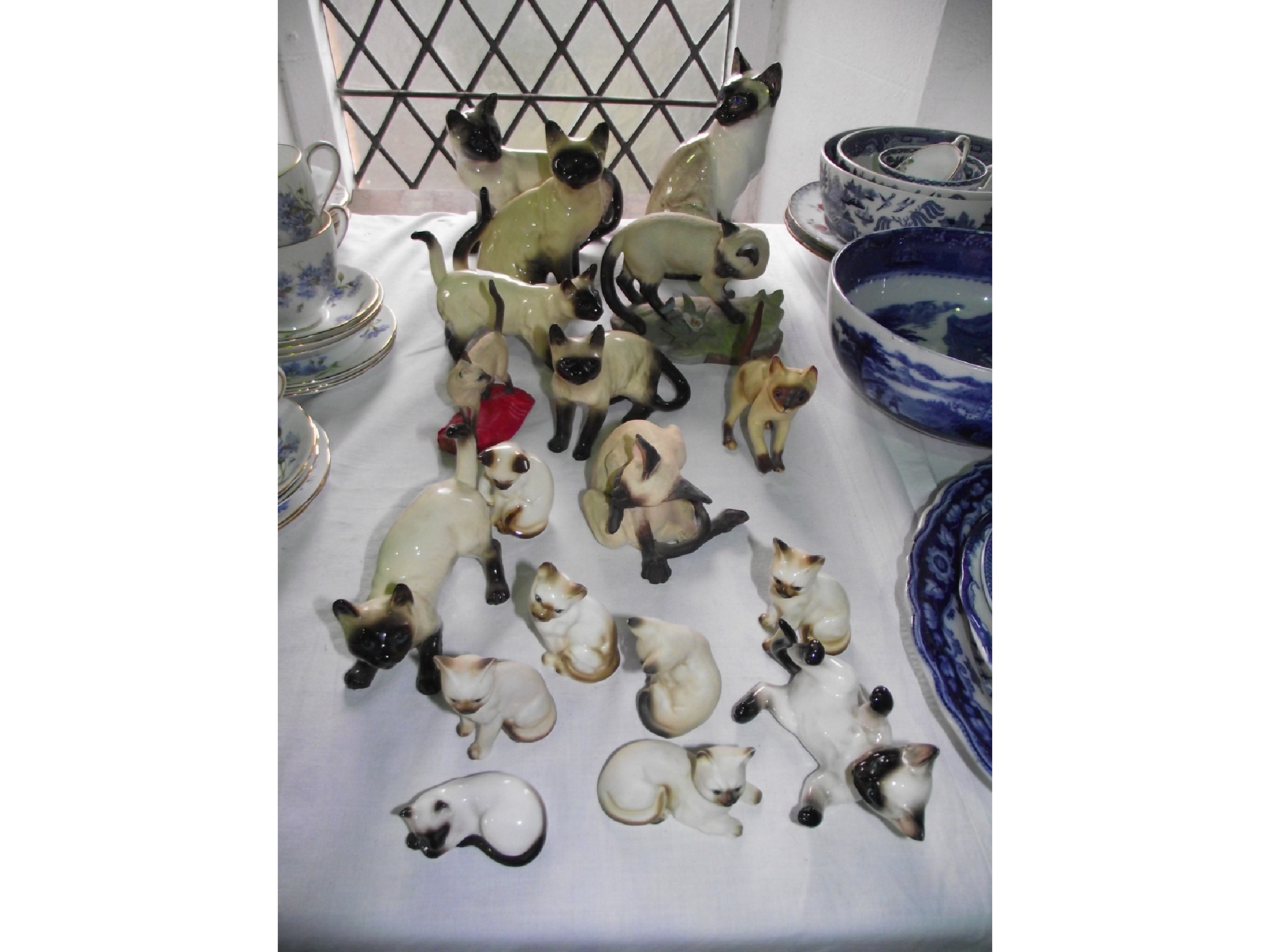 Appraisal: A quantity of ceramic models of Siamese cats makes including