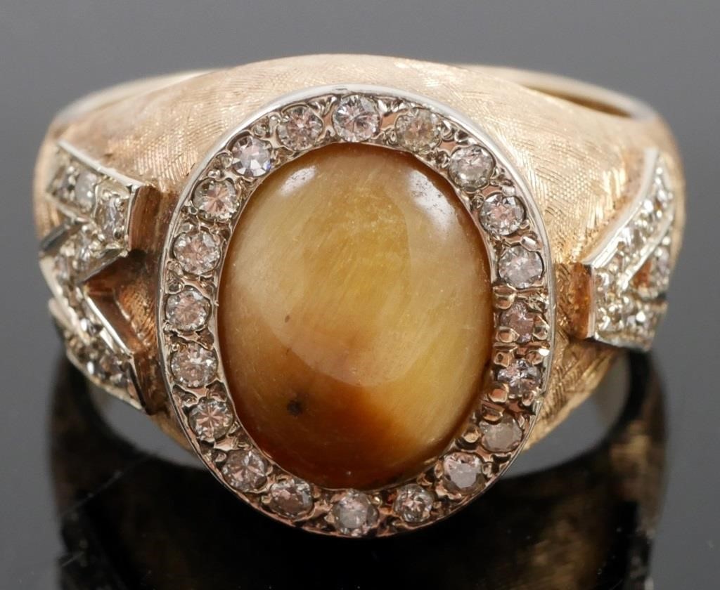 Appraisal: K yellow gold ring contains one cabochon cat's eye chrysoberyl