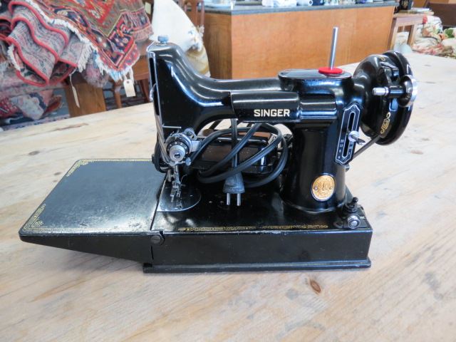 Appraisal: Singer Featherweight Sewing Machine with attachments and case