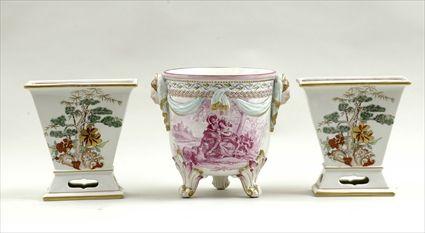 Appraisal: Pair of Vista Alegre Chinese Export-Style Gilt and Polychrome Decorated