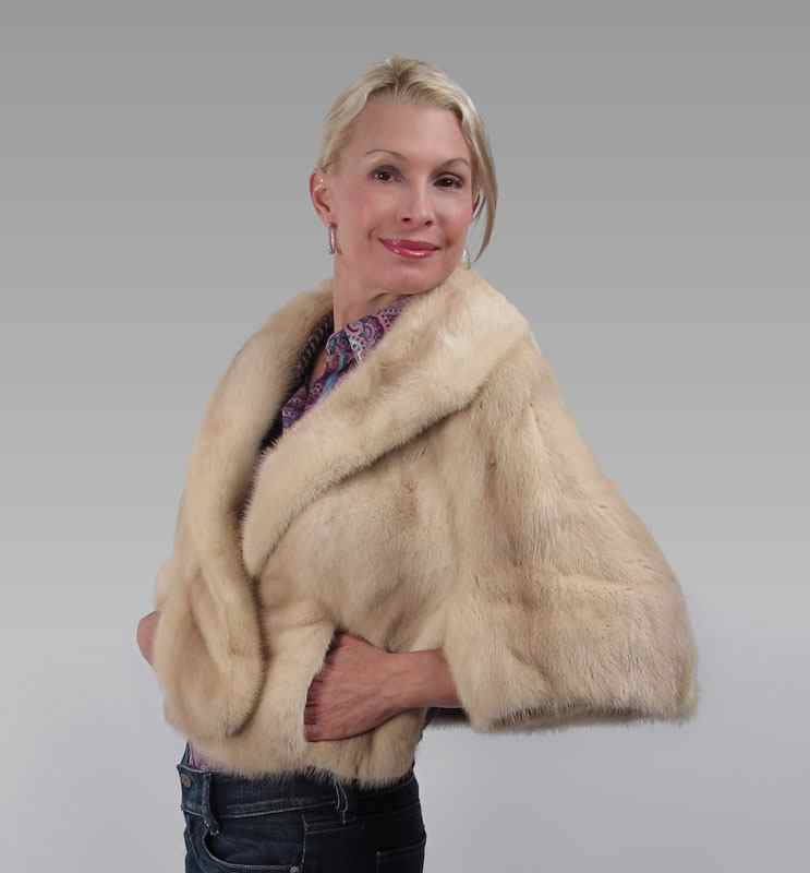 Appraisal: BEIGE MINK SHORT JACKET CAPE Lapel collar Novotny of Ohio