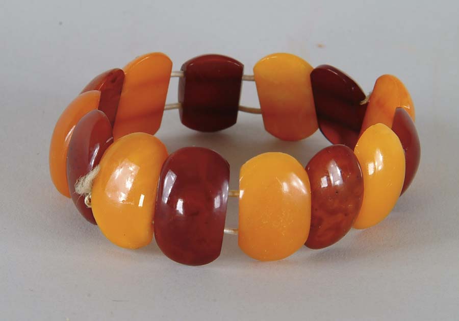 Appraisal: AMBER BRACELET Fourteen oval shaped amber pieces strung with a