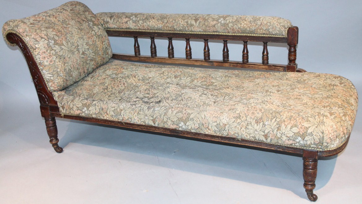 Appraisal: An Edwardian walnut framed chaise longue upholstered in floral material