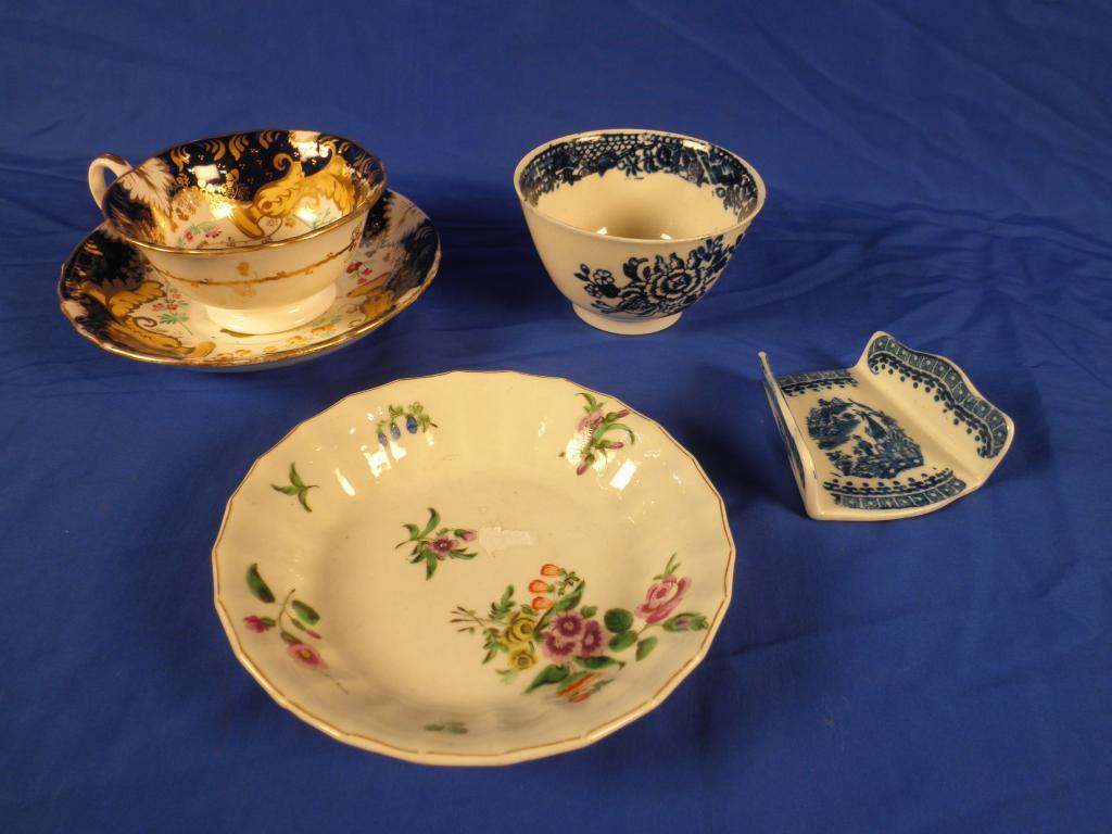 Appraisal: An thC Worcester saucer polychrome painted with flower sprays within