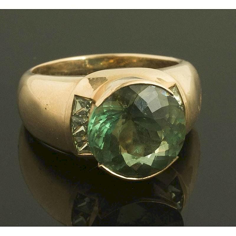 Appraisal: Green Fluorite k Gold Ring k gold ring containing a