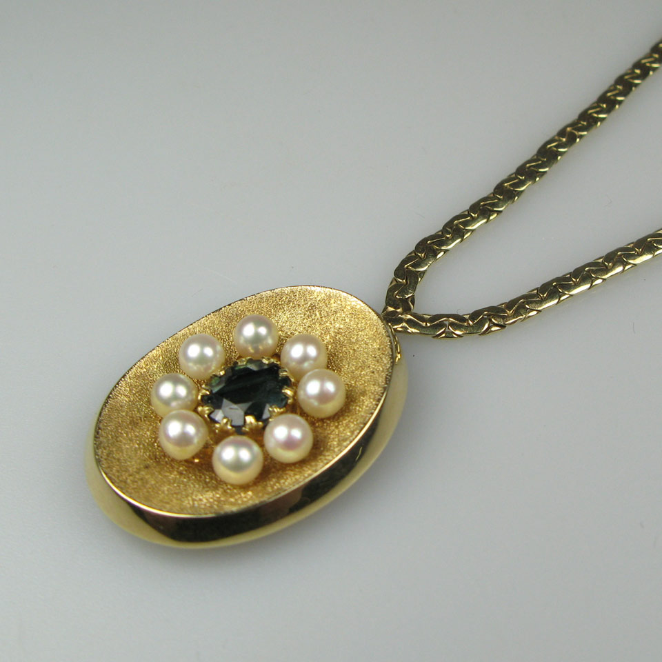 Appraisal: k Yellow Gold Chain And Pendant set with an oval