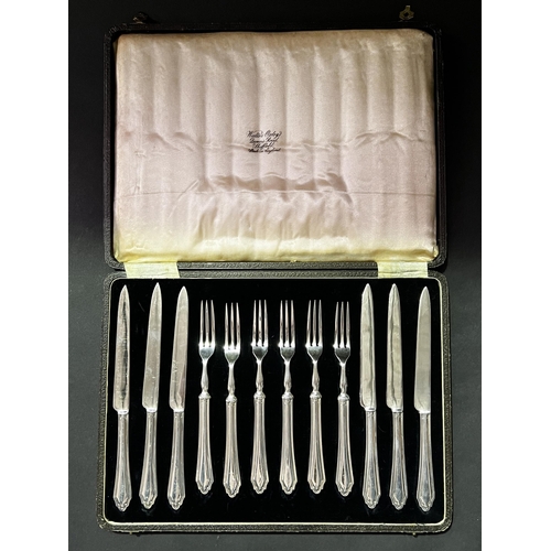 Appraisal: Cased set of silver plate fruit knives and forks