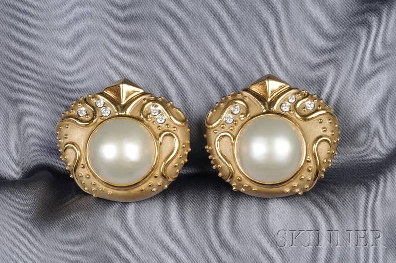 Appraisal: kt Gold Mabe Pearl and Diamond Earclips each centering a