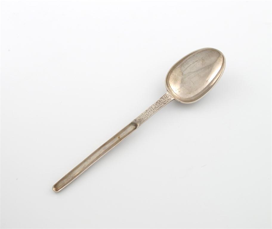 Appraisal: An early th century silver marrow spoon