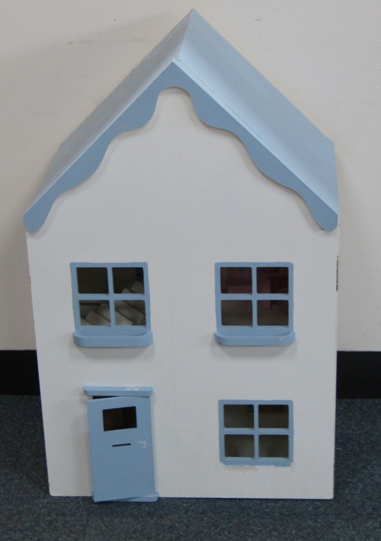 Appraisal: A wooden two storey single door dolls house with a