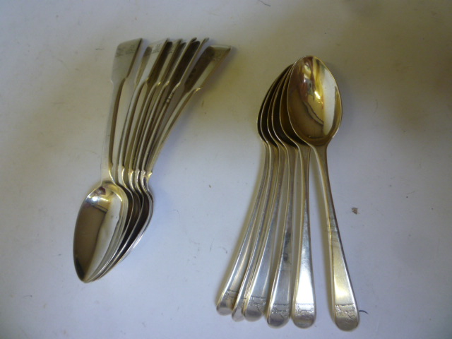 Appraisal: A SET OF SIX GEORGE IV TEASPOONS makers Thomas Wallis