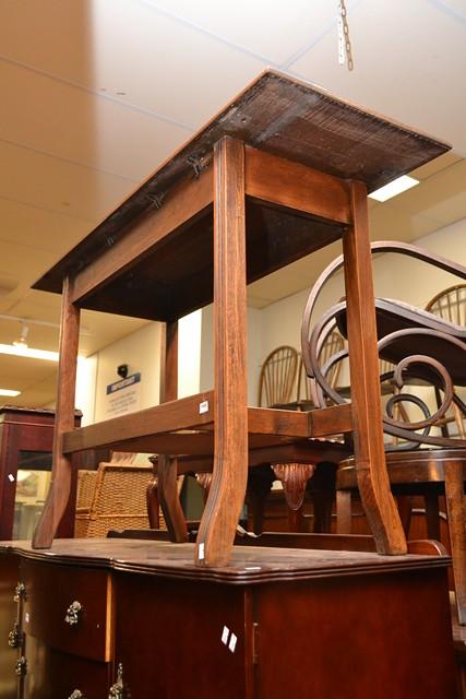 Appraisal: AN ARTS AND CRAFTS OAK TWO TIER SIDE TABLE AN