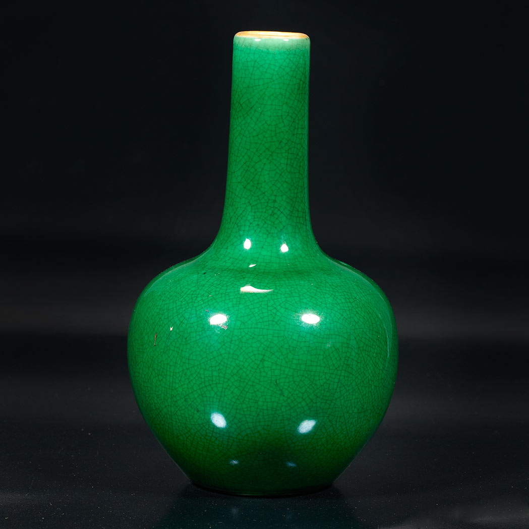 Appraisal: Chinese Apple Green Glazed Vase th Century The globular body