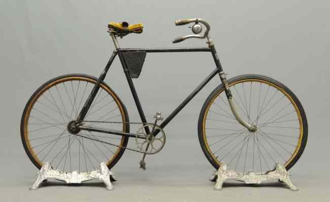 Appraisal: C Waverly men's pneumatic safety manufactured by Indiana Bicycle Co