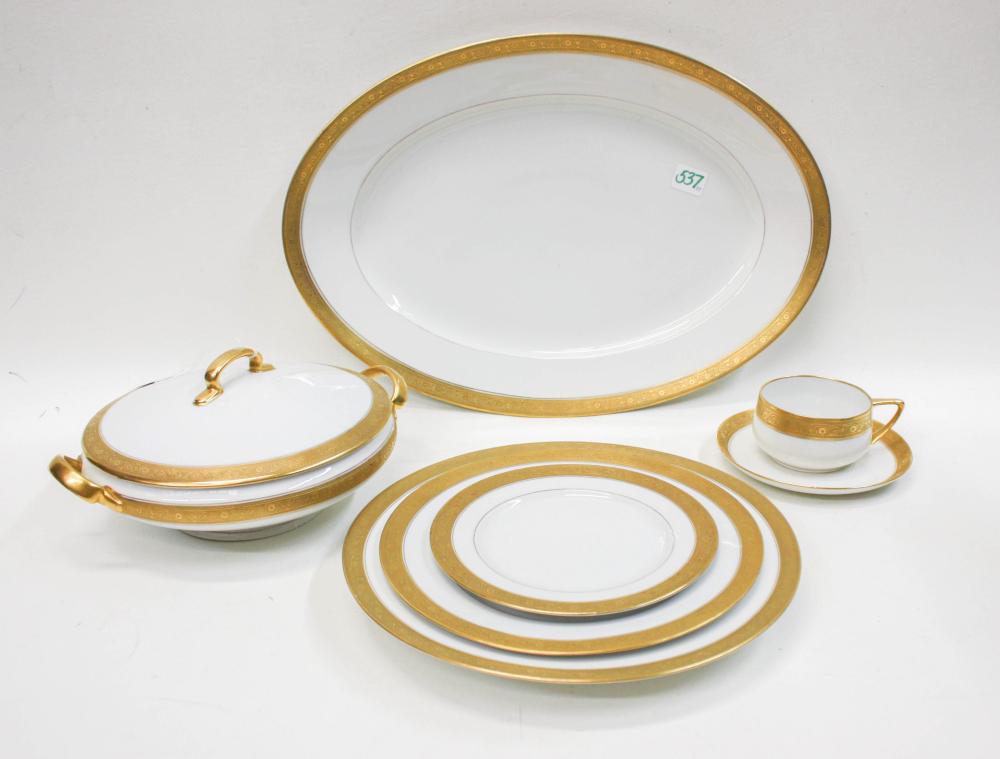 Appraisal: HUTSCHENREUTHER SELB BAVARIA CHINA SET pieces comprised of dinner plates