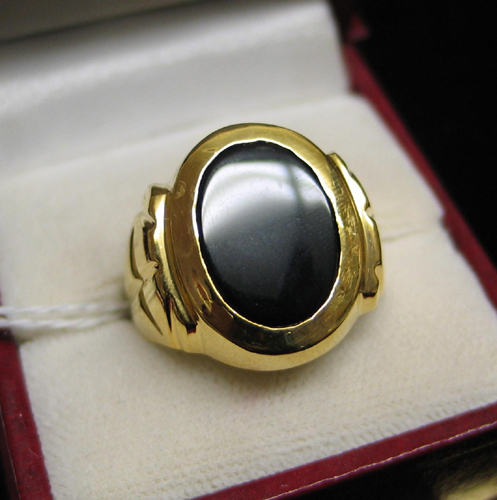 Appraisal: MAN'S BLACK ONYX AND FOURTEEN KARAT GOLD RING centering an