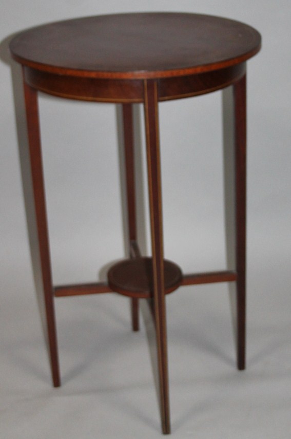 Appraisal: An Edwardian mahogany occasional table the circular top raised on