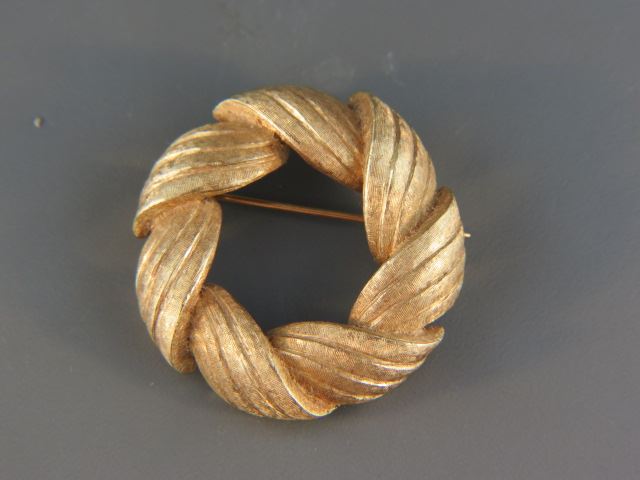 Appraisal: k Wreath Brooch brushed finish yellow gold diameter grams