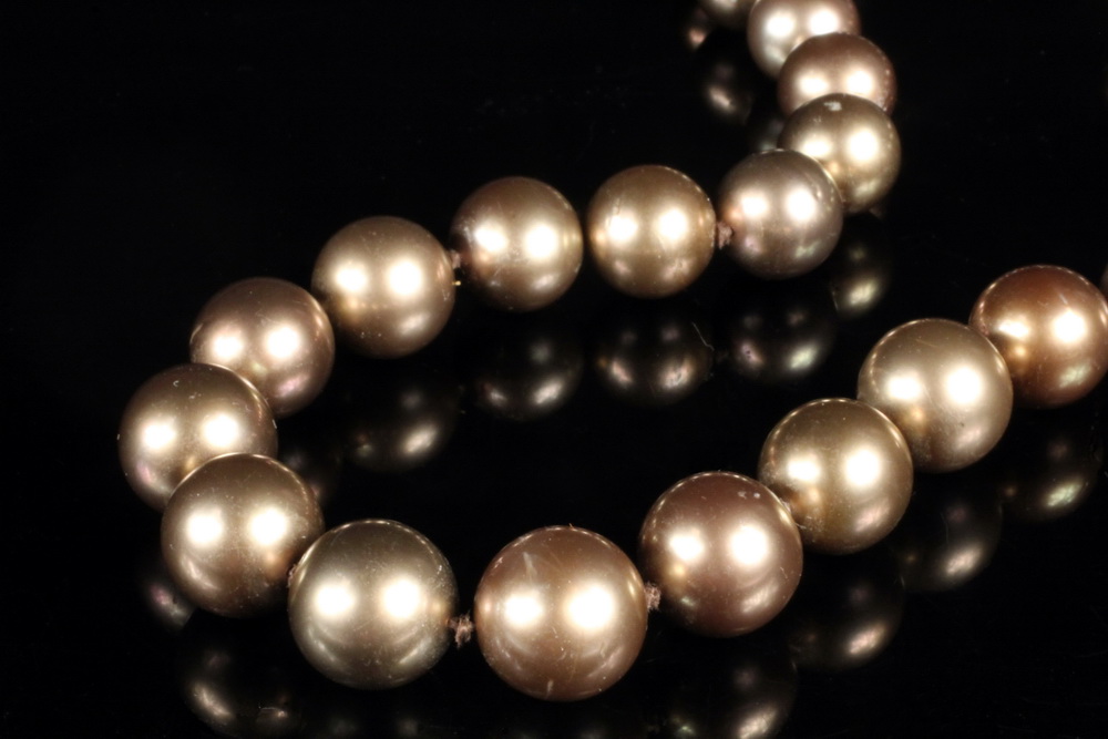 Appraisal: NECKLACE - Single strand of Graduated Natural Chocolate Pearls with