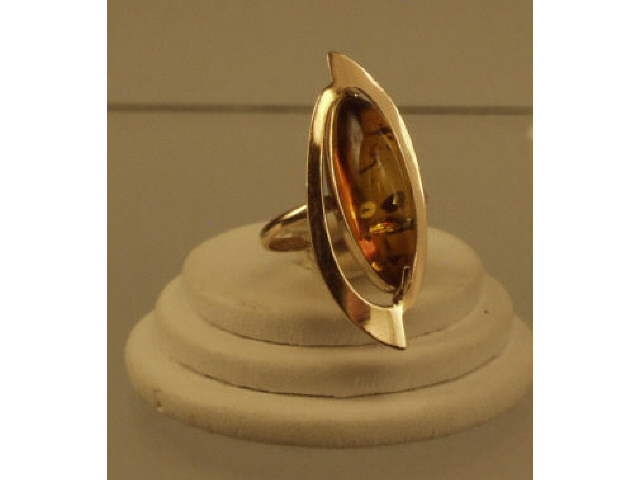 Appraisal: Ladies karat rose gold ring set with a fine amber