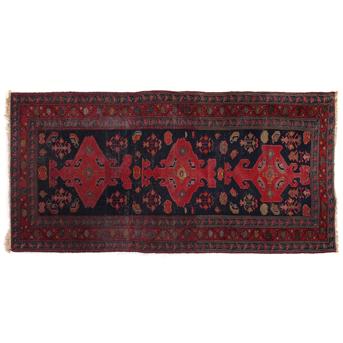 Appraisal: Hamadan rug c stylized floral design on a dark blue