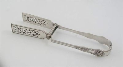 Appraisal: A pair of Victorian Queens pattern serving tongs with pierced