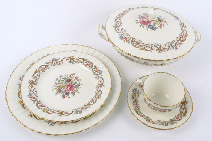 Appraisal: ROYAL WORCESTER PIECE FINE CHINA SET Bournemouth pattern flower scroll