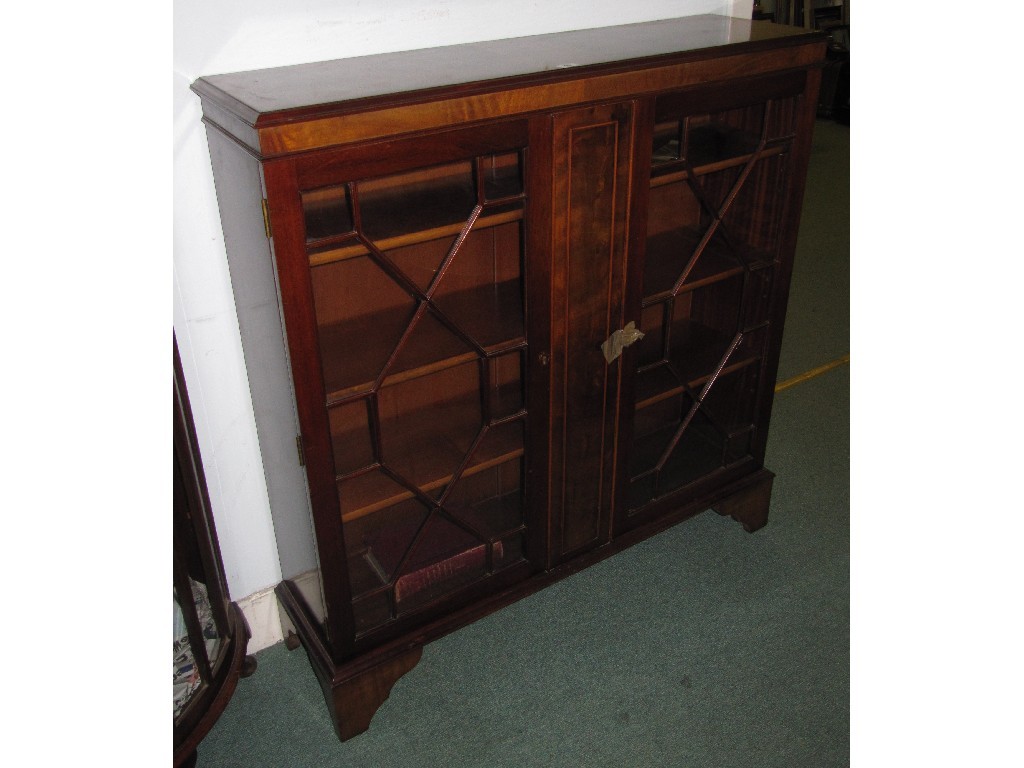 Appraisal: Mahogany bookcase