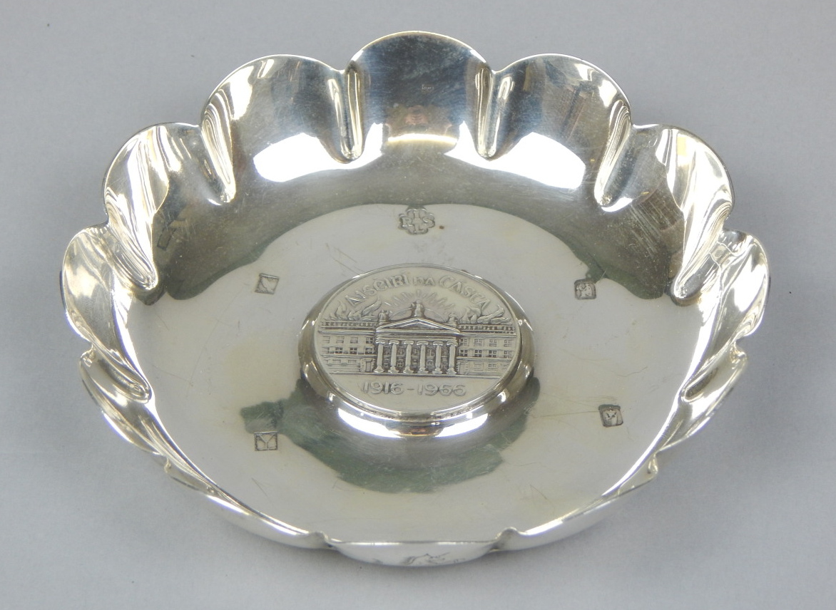 Appraisal: An Irish silver dish to commemorate the th anniversary of