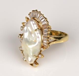 Appraisal: K Pearl and Diamond Ring K yellow gold large freshwater