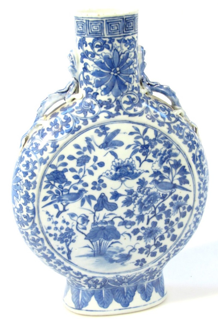 Appraisal: An early thC Chinese blue and white porcelain moon flask