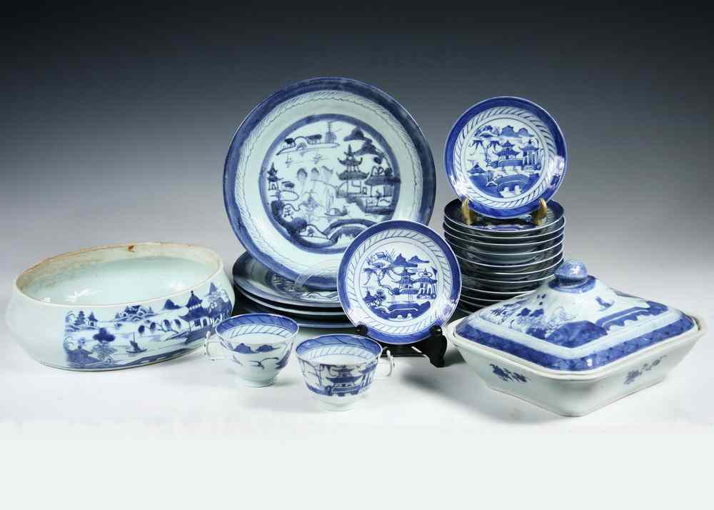 Appraisal: CHINESE EXPORT LOT - piece lot of th c blue