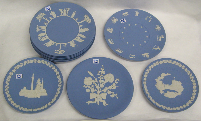 Appraisal: NINETEEN PIECES OF WEDGWOOD eight plates in diameter two Christmas