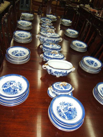 Appraisal: An extensive Royal Worcester blue and white Willow pattern dinner