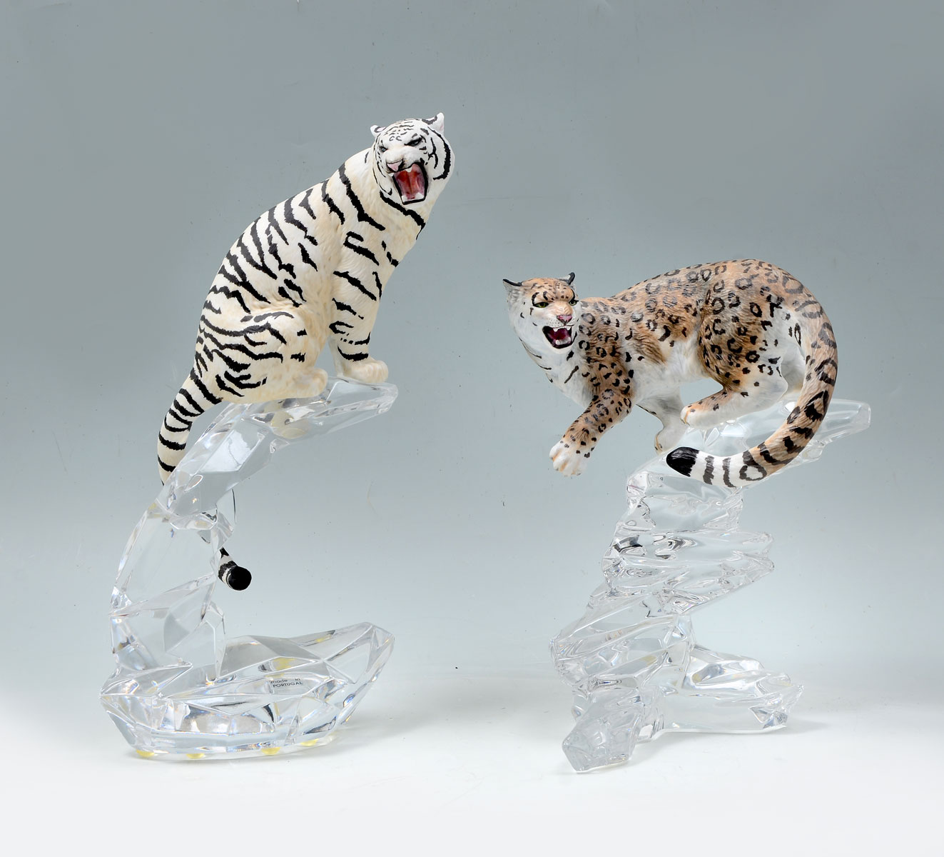 Appraisal: FRANKLIN MINT PORCELAIN WHITE TIGER SNOW LEOPARD ON CRYSTAL BASE