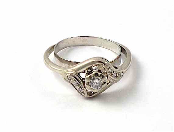 Appraisal: DIAMOND AND YELLOW GOLD RING centering a single marquise-cut diamond