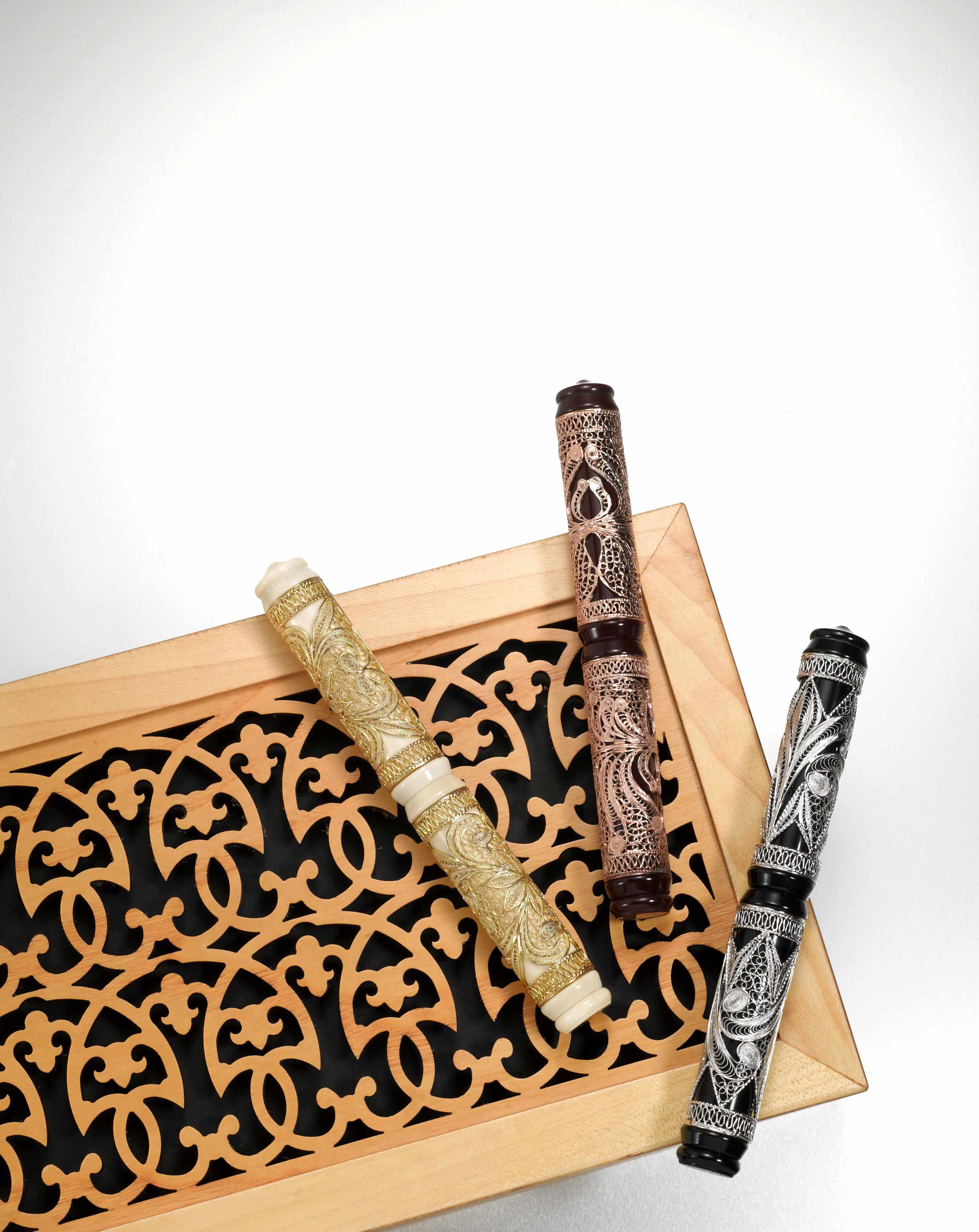 Appraisal: VISCONTI Taj Mahal Set of Limited Edition Fountain Pens These