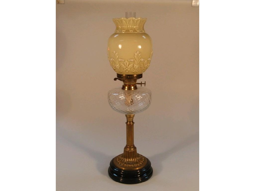 Appraisal: An early thC oil lamp with clear quilt moulded reservoir