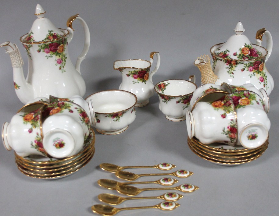 Appraisal: A quantity of Royal Albert Old Country Roses pattern teaware