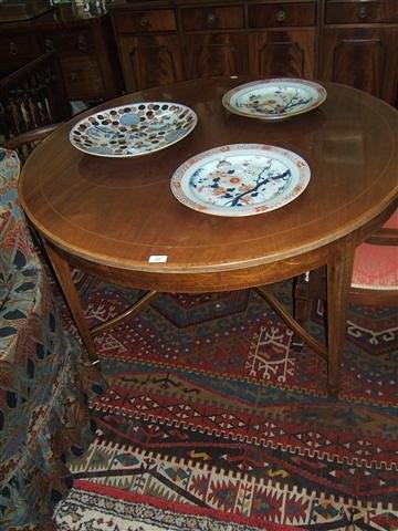 Appraisal: An Edwardian mahogany circular dining table with satinwood and ebony