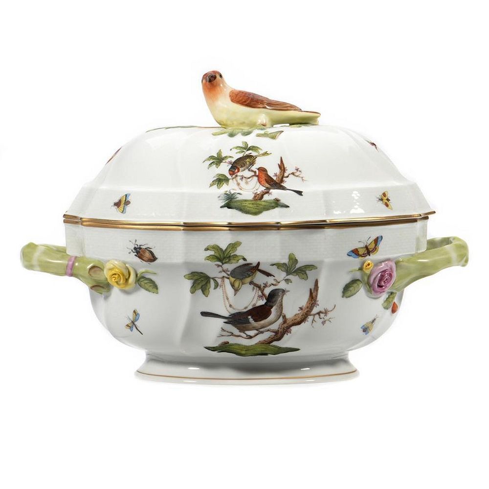 Appraisal: Herend Tureen The cover topped with a figure of a